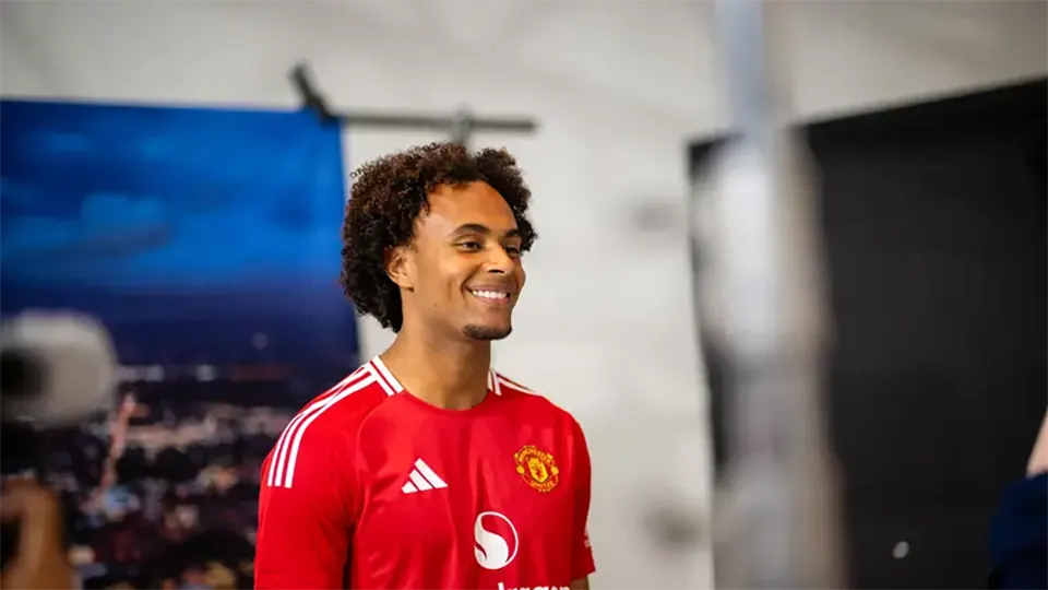 Joshua Zirkzee chuyển đến Manchester United: Sự thay đổi lớn cho Quỷ Đỏ