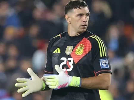 Man Utd chiêu mộ Emi Martinez: Điểm đến hợp lý cho thủ môn Argentina