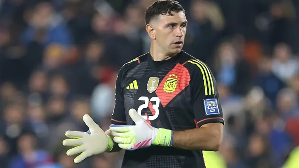 Man Utd Chiêu Mộ Emi Martinez
