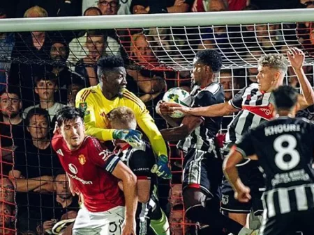 Man Utd thua Grimsby Town: Onana mắc sai lầm, Mainoo bỏ lỡ cơ hội, Amorim đối mặt áp lực