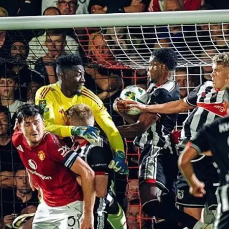 Man Utd thua Grimsby Town: Onana mắc sai lầm, Mainoo bỏ lỡ cơ hội, Amorim đối mặt áp lực