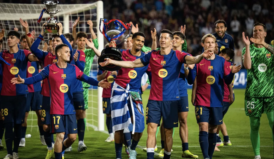 Barca may mắn không thua đậm