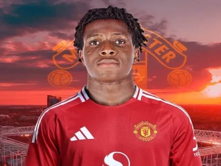 Patrick Dorgu MU: Hậu vệ Đan Mạch bị “chấp người” trên sân Old Trafford