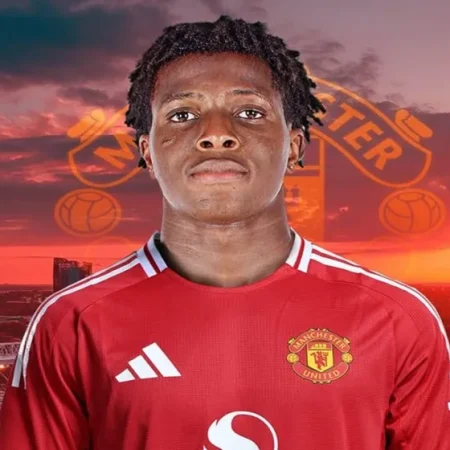 Patrick Dorgu MU: Hậu vệ Đan Mạch bị “chấp người” trên sân Old Trafford