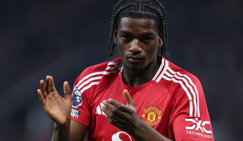 Ayden Heaven giúp Man Utd