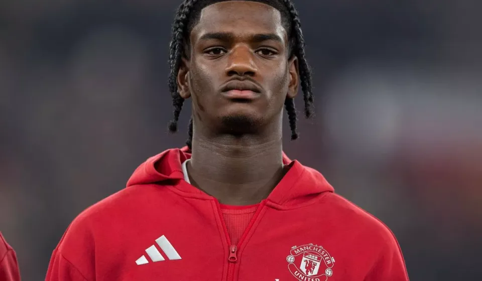 Ayden Heaven giúp Man Utd