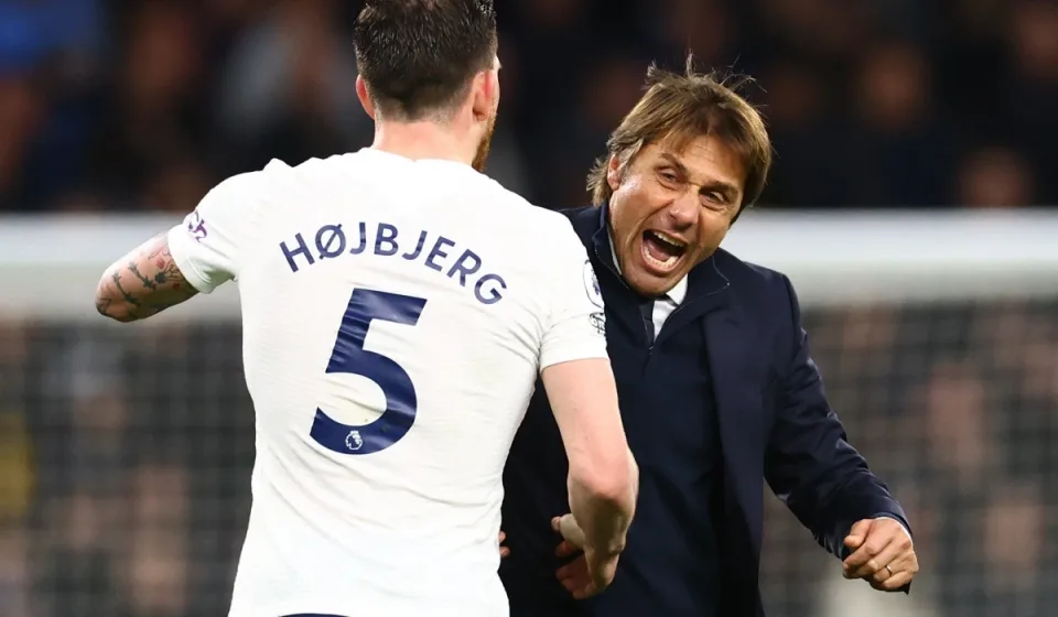 trung vệ 100 triệu bảng Premier League