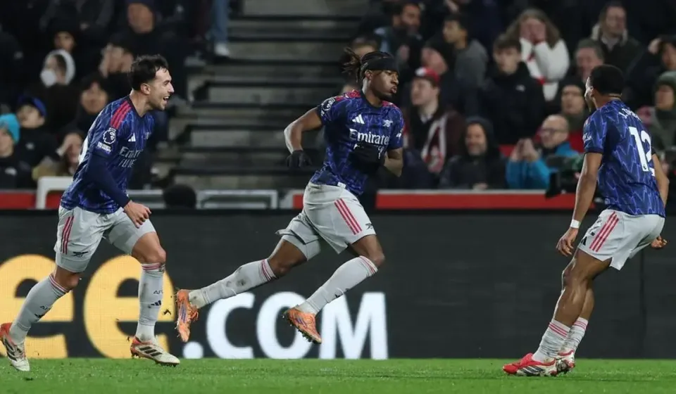 arsenal-bi-cam-chan-tai-gtech-2