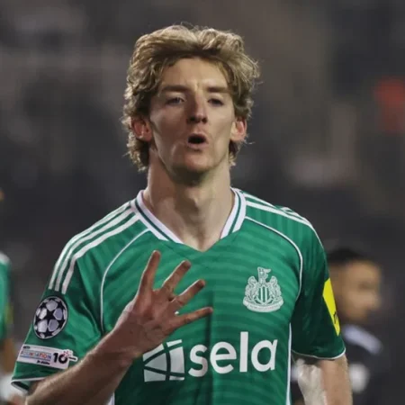 Cú poker lịch sử Anthony Gordon giúp Newcastle tiến gần World Cup