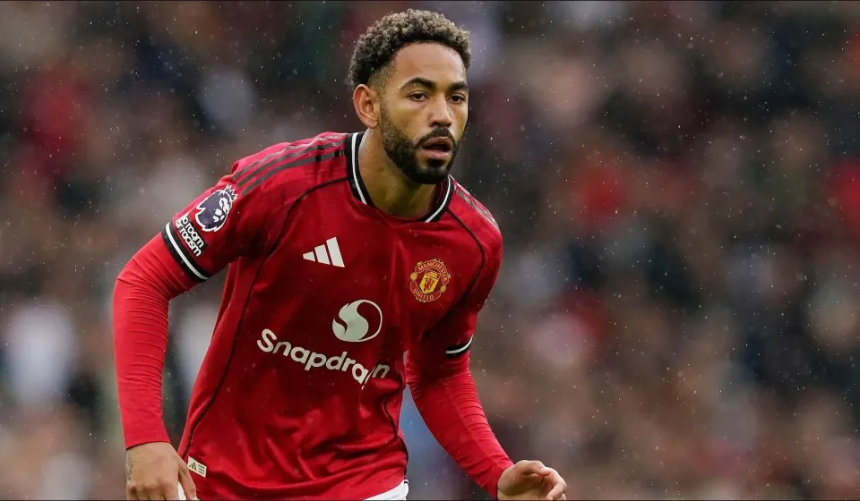 cú sút búa bổ Matheus Cunha