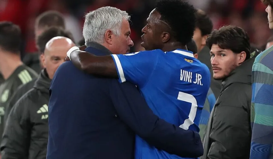 Mourinho gây tranh cãi sau Vinicius