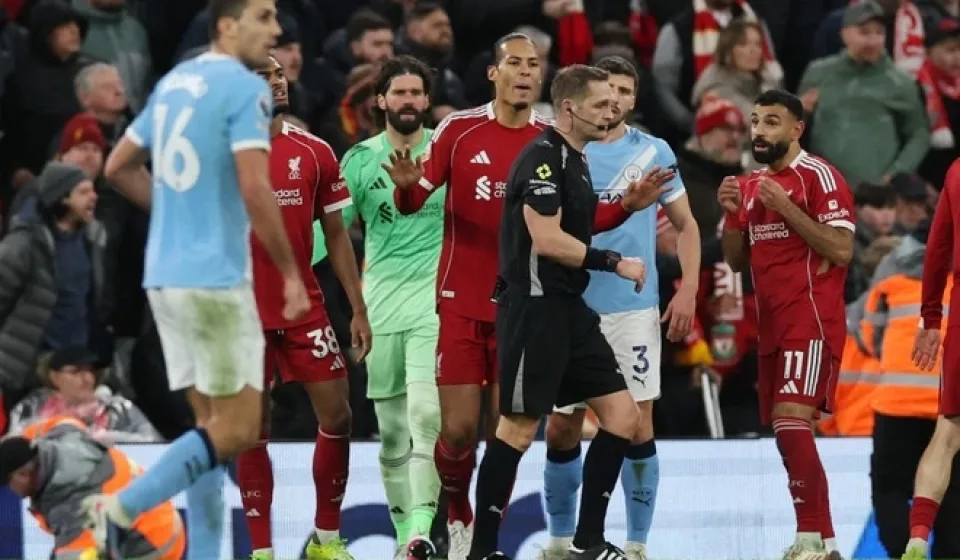 VAR Liverpool Man City Ngoại hạng Anh
