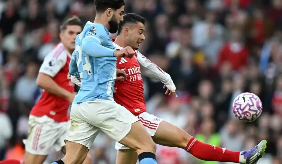Man City ngáng đường Arsenal