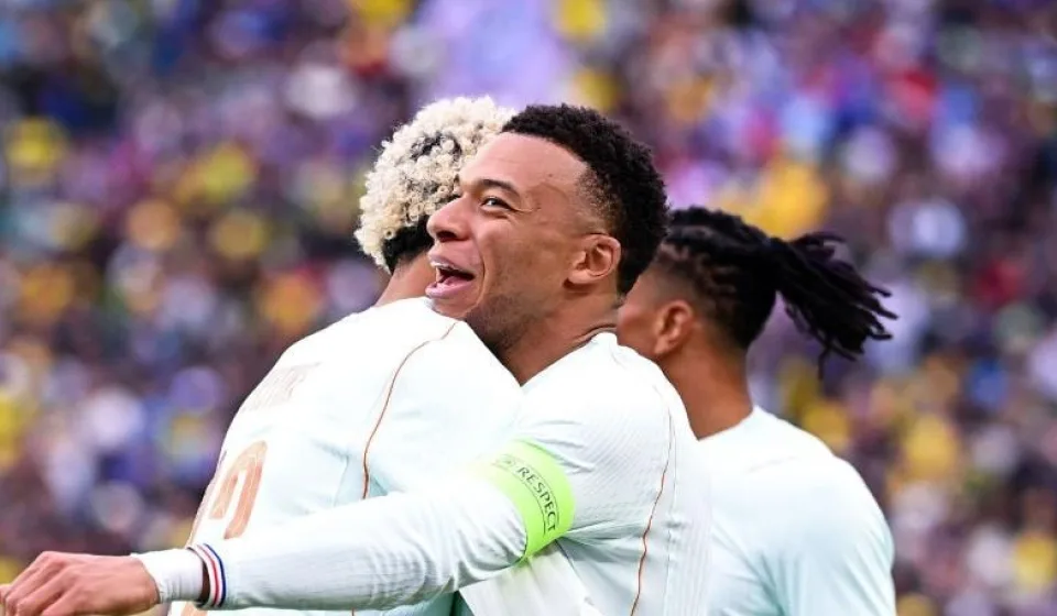 Mbappe tỏa sáng Brazil hỗn loạn