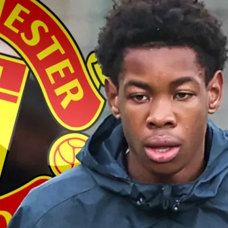 Mục tiêu MU trì hoãn hợp đồng với CLB chủ quản