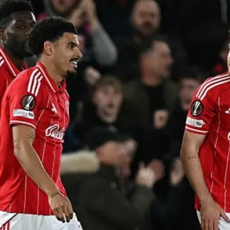 Nottingham Forest vào bán kết Europa League sau chiến thắng trước Porto chỉ còn 10 người