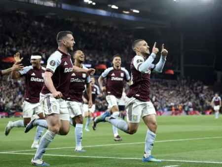 Aston Villa vào chung kết Europa League: Emery cao tay, McGinn tạo cột mốc lịch sử