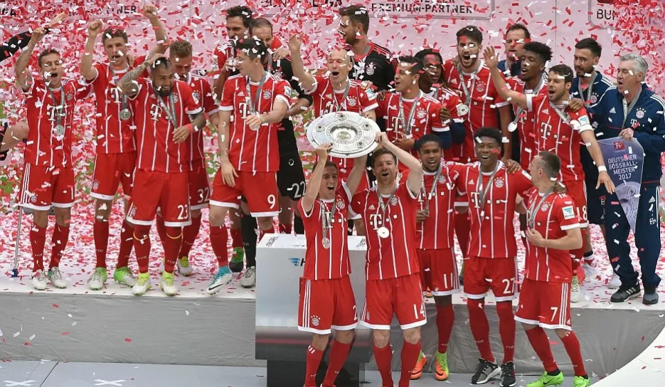 Bayern ăn mừng Bundesliga