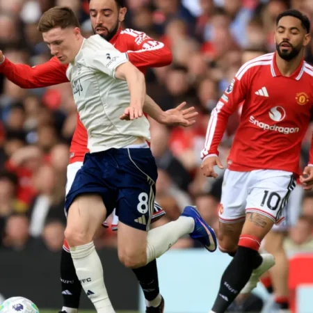 Bruno Fernandes gây chú ý với động thái dành cho Elliot Anderson sau trận thắng nghẹt thở của MU