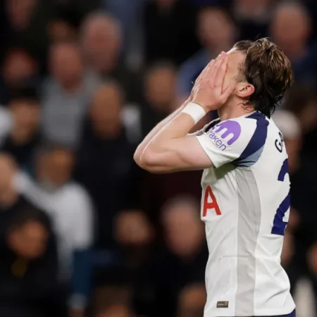 Tottenham hòa Leeds đau đớn: Mathys Tel từ người hùng thành tội đồ, De Zerbi chịu áp lực lớn