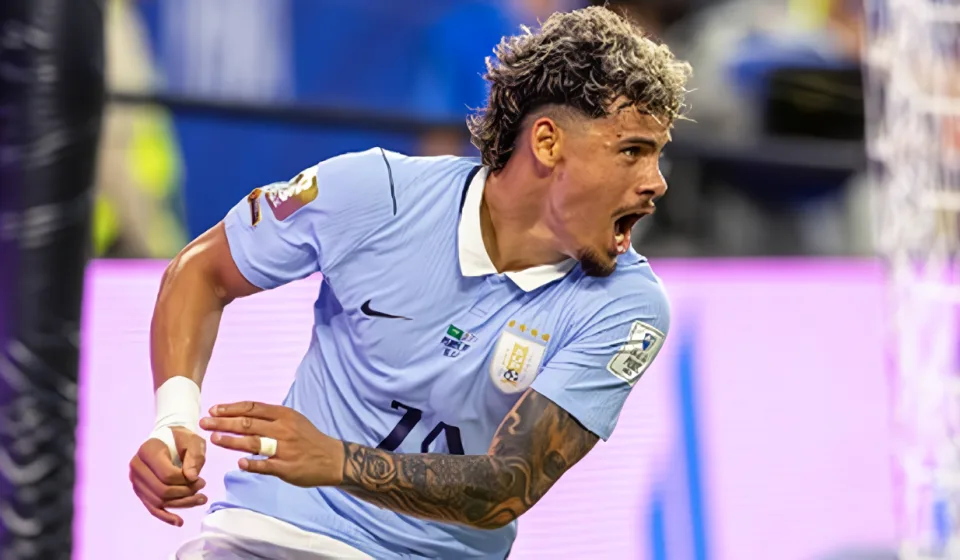 maxi araujo cứu uruguay