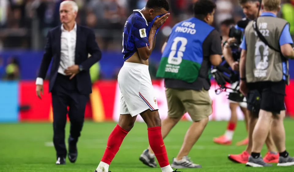 Kylian Mbappe lỡ hẹn bất tử